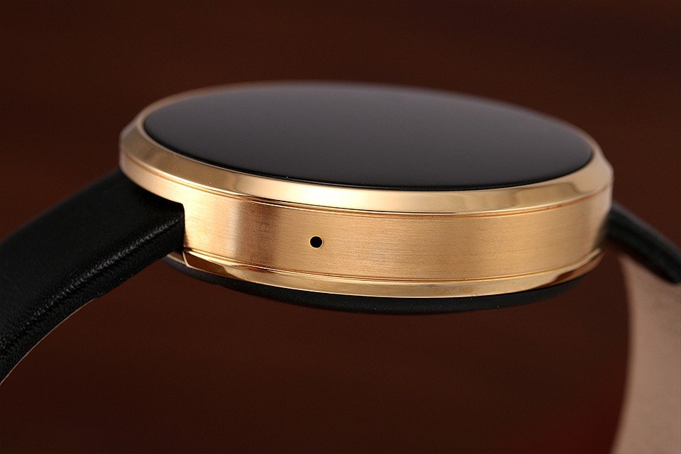 Round Bluetooth Smart Watch with Heart Rate Monitor